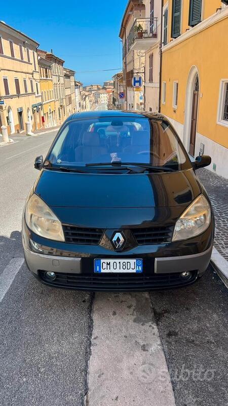 Usato 2004 Renault Scénic II Diesel (2.000 €)