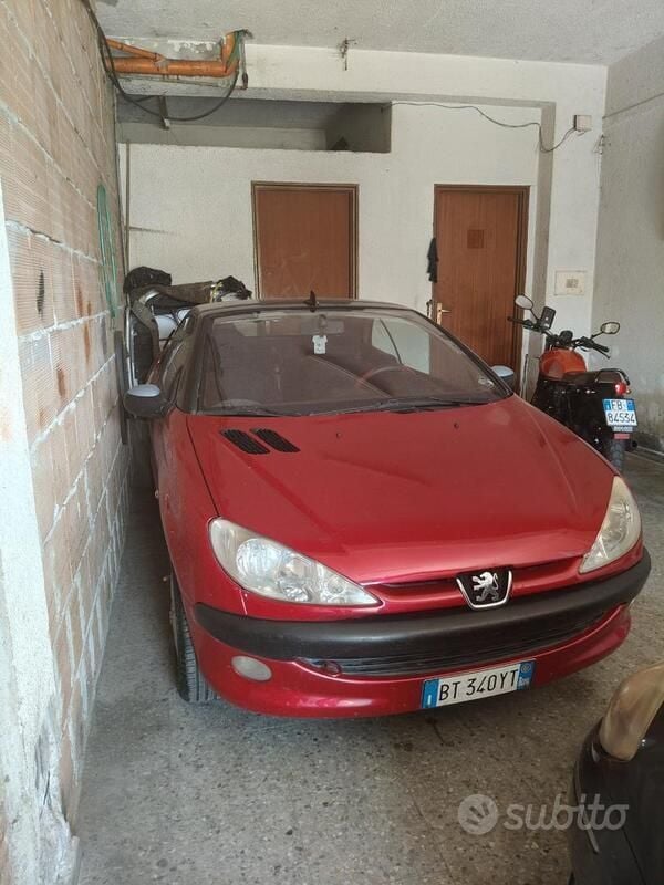 Usata Peugeot 206 109 CV (80 kW) 2001 Rosso Cabrio