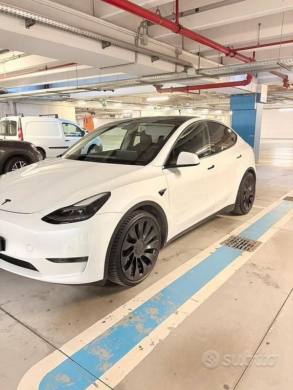 Usata Tesla Model Y Performance 392 kW (534 CV) 2022 Bianco SUV