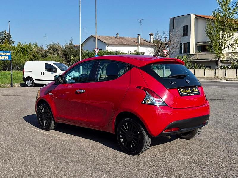 Usata Lancia Ypsilon Silver 70 CV (51 kW) 2023 Rosso pastello Utilitaria