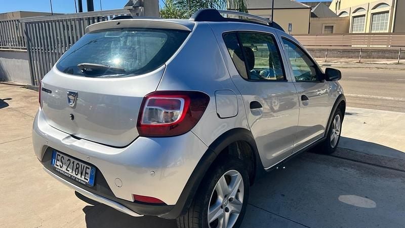 Usata Dacia Sandero Stepway 89 CV (65 kW) 2013 Grigio Berlina