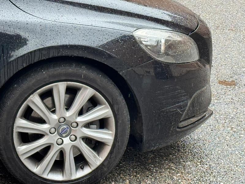 Gebraucht Volvo V40 120 PS (88 kW) 2015 Schwarz Limousine