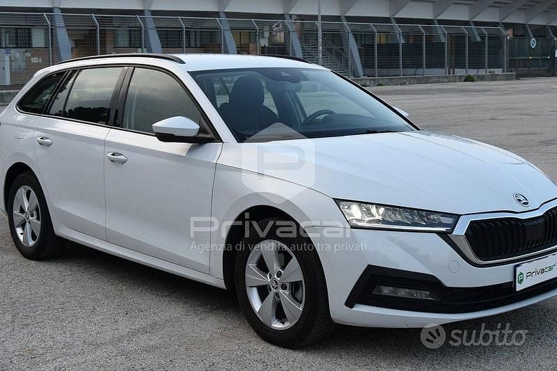 Usata Skoda Octavia Executive 116 CV (85 kW) 2022 Bianco Station wagon