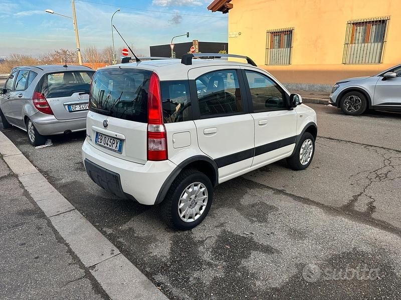 Usata Fiat Panda 4x4 60 CV (44 kW) 2010 Bianco Utilitaria