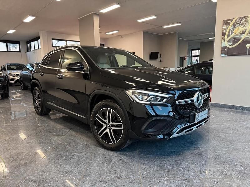Usata Mercedes GLA180 116 CV (85 kW) 2022 Nero SUV