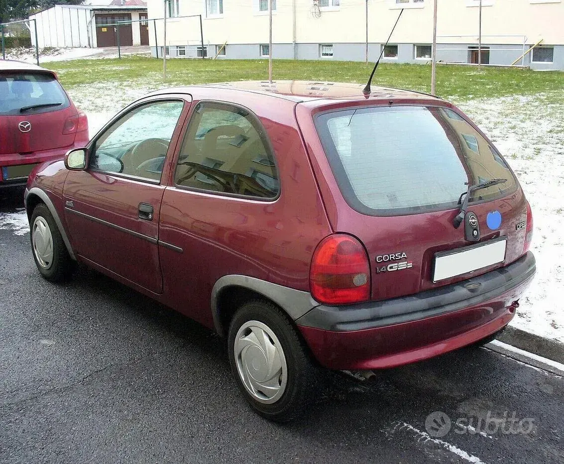 Usata Opel Corsa 60 CV (44 kW) 1997 Rosso Utilitaria