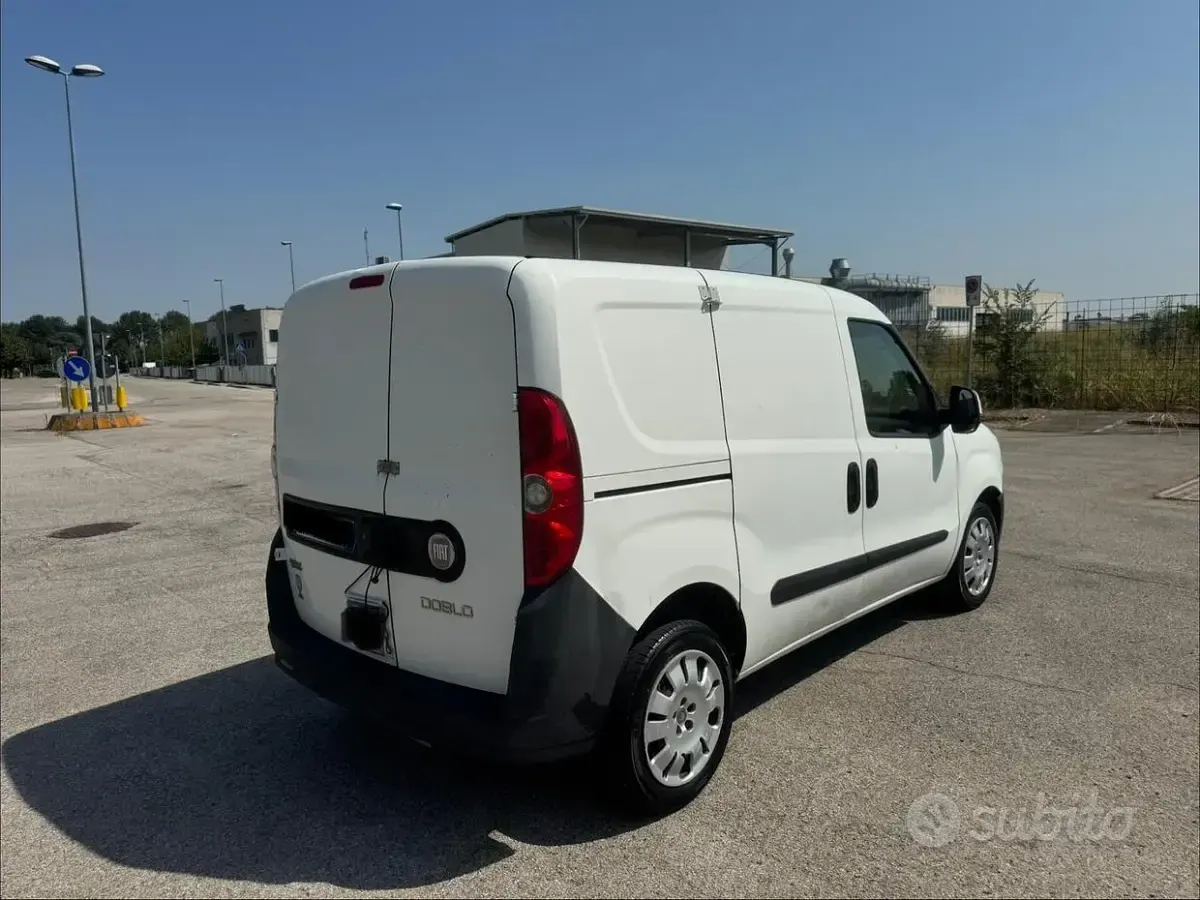 Usata Fiat Doblò 120 CV (88 kW) 2011 Bianco Monovolume