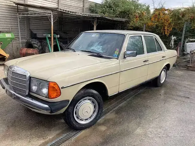 Usata Mercedes 200 109 CV (80 kW) 1983 Berlina