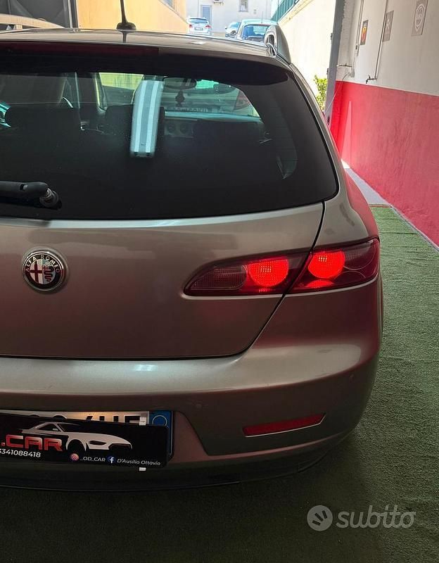 Usata Alfa Romeo 159 Distinctive 170 CV (125 kW) 2009 Argento Station wagon