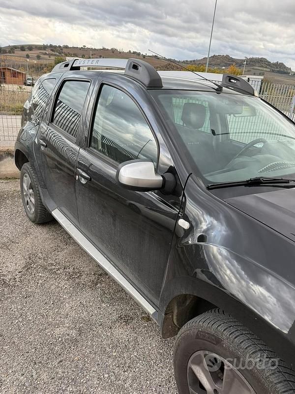 Nero Usata 2016 Dacia Duster Tre volumi | 7000 € (Buon prezzo) - Immagine 1/4