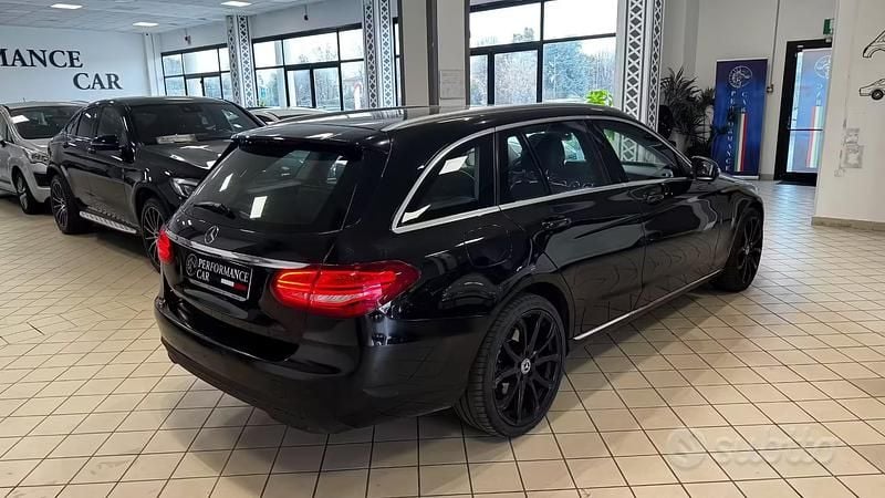 Usata Mercedes C200 136 CV (100 kW) 2016 Nero Station wagon
