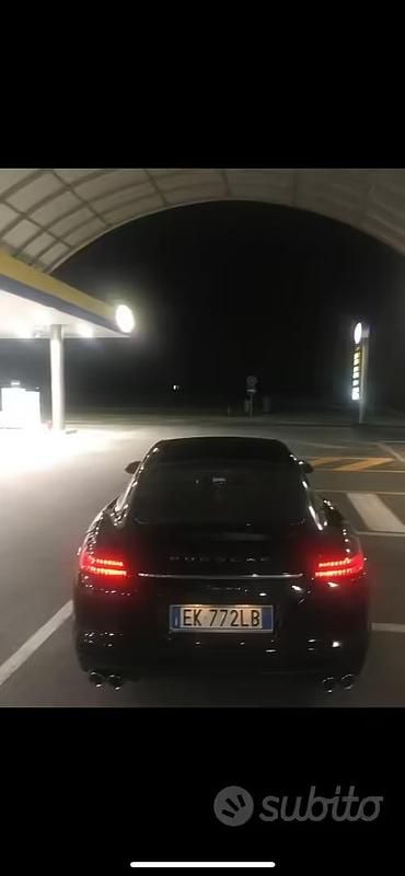Usata Porsche Panamera 250 CV (183 kW) 2012 Nero Utilitaria