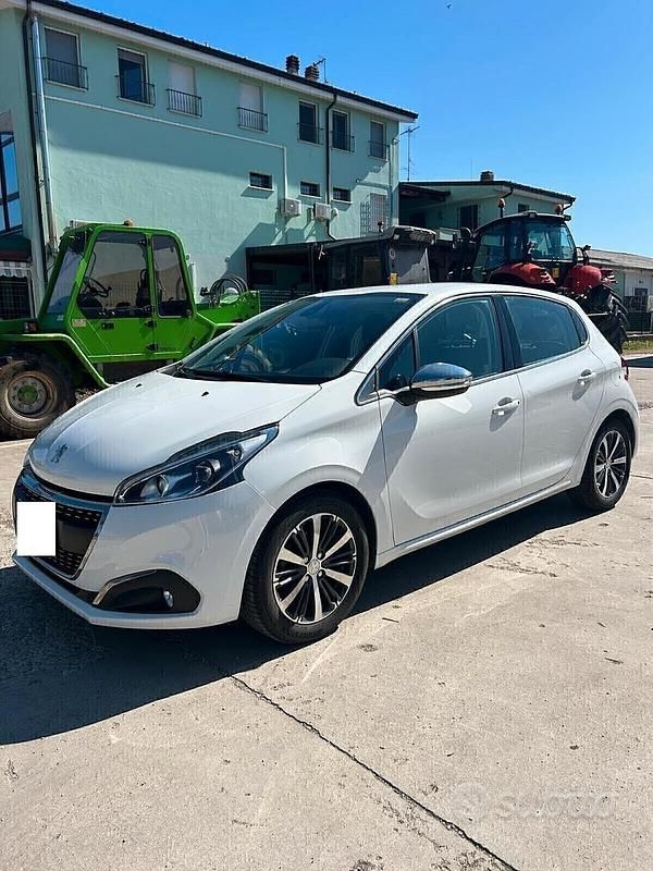 Usata Peugeot 208 Allure 82 CV (60 kW) 2016 Bianco Utilitaria