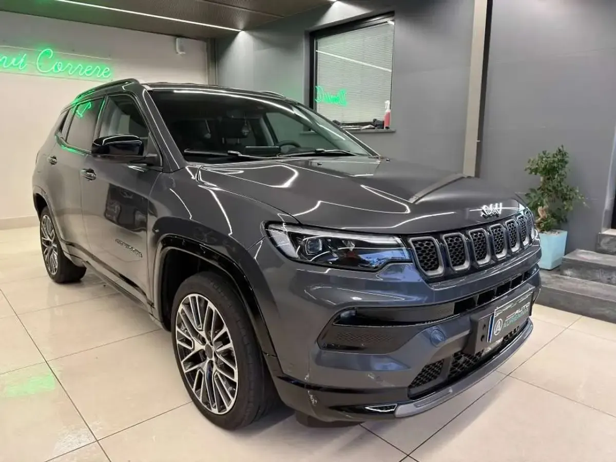 Usata Jeep Compass Summit 131 CV (96 kW) 2025 Grigio SUV