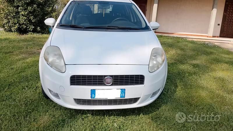 Usata Fiat Grande Punto Active 77 CV (56 kW) 2009 Bianco Utilitaria