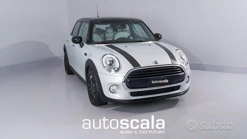 Bianco avorio / tetto nero Usata 2017 Mini Cooper Hype Utilitaria | 16.990 € (Cara) - Immagine 1/4