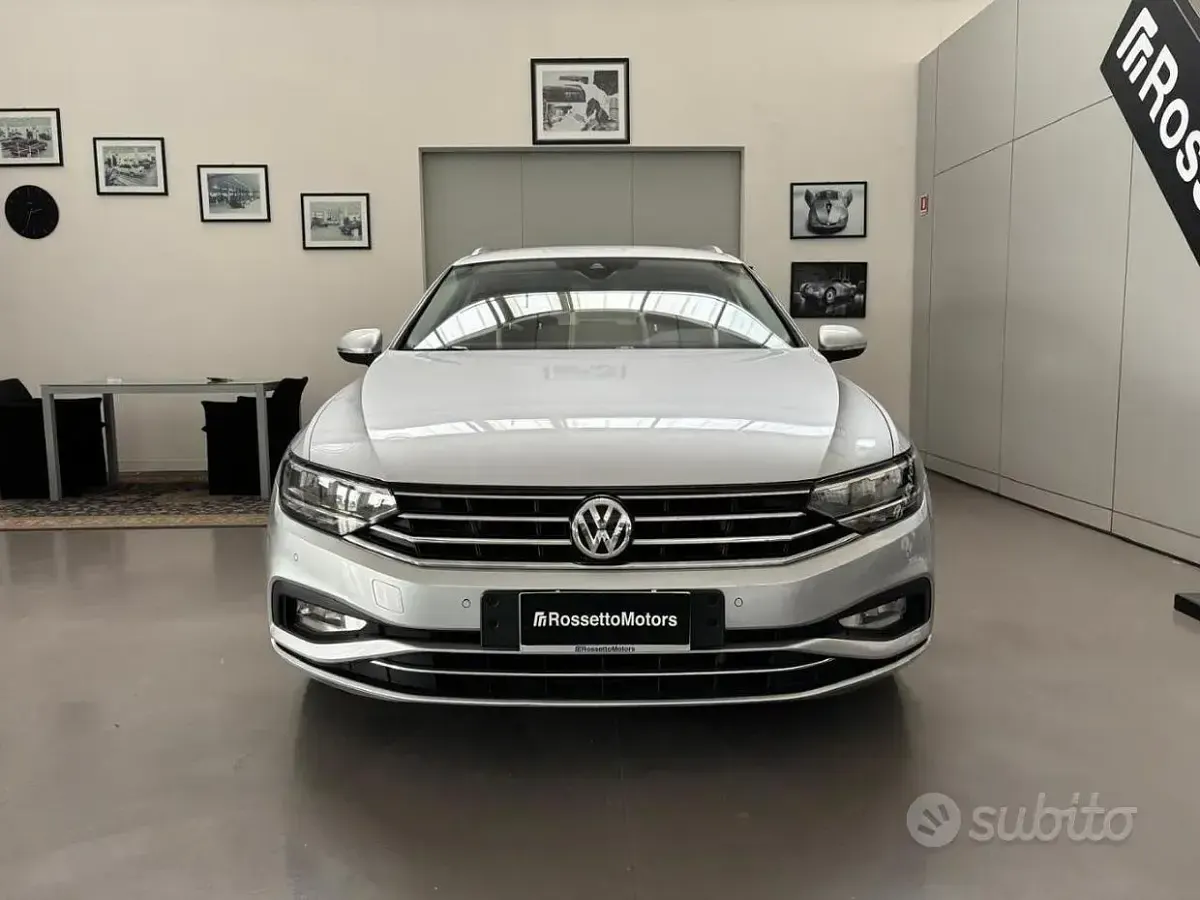 Usata VW Passat Business 150 CV (110 kW) 2020 Grigio chiaro Station wagon