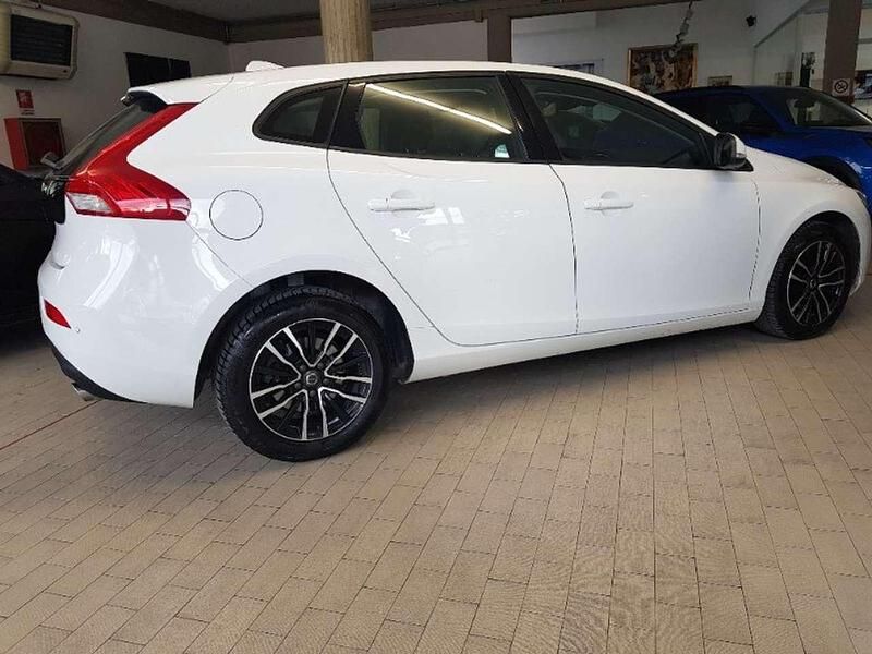 Usata Volvo V40 Business Edition 120 CV (88 kW) 2019 Bianco Berlina