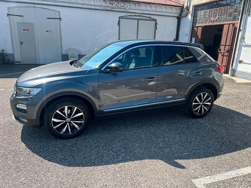 Usata VW T-Roc Style 116 CV (85 kW) 2019 Grigio SUV