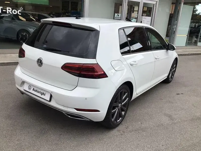 Usado VW Golf VII Highline 116 CV (85 kW) 2017 Blanco Berlina