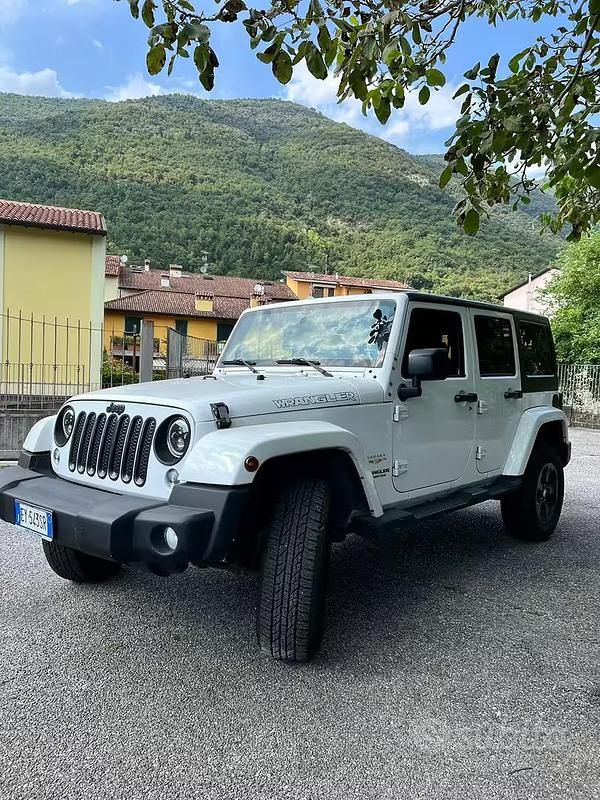 Usata Jeep Wrangler Unlimited Sahara 200 CV (147 kW) 2015 Bianco SUV