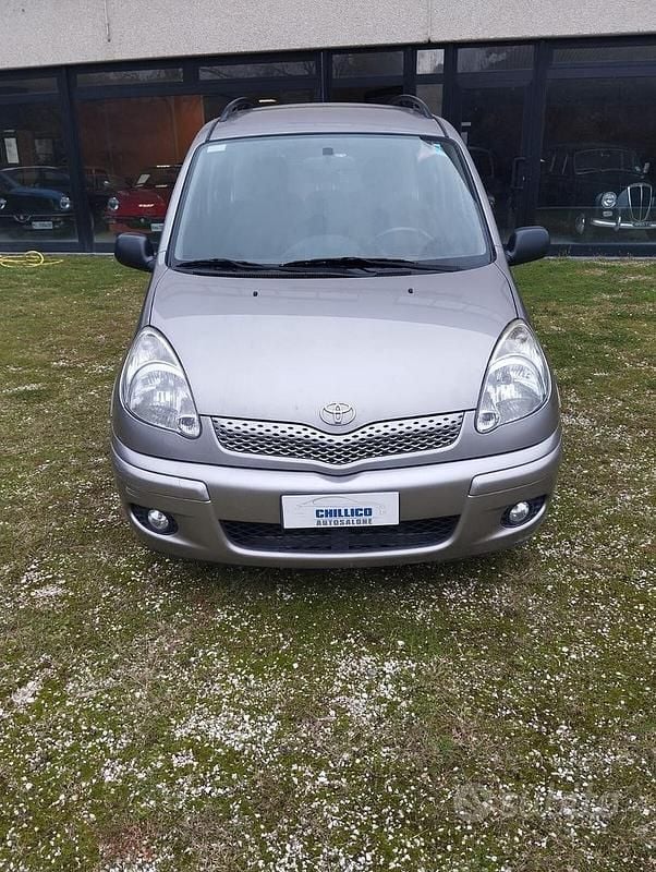 Grigio Usata 2003 Toyota Yaris Verso Sol Monovolume | 3300 € - Immagine 1/4