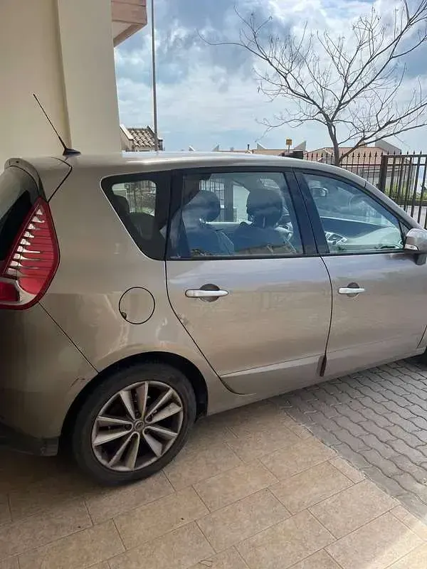 Usata Renault Scenic E-Tech Dynamique 110 CV (80 kW) 2011 Beige Monovolume