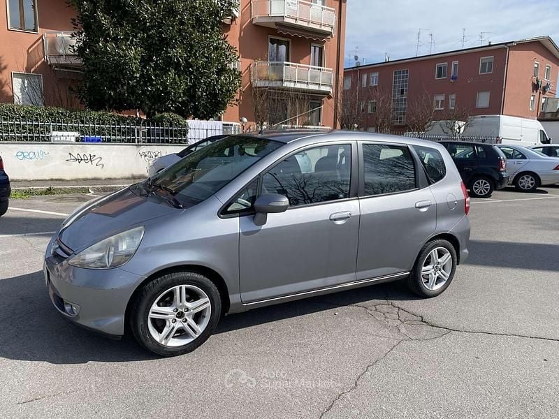 Usata Honda Jazz ES 83 CV (61 kW) 2007 Grigio Utilitaria