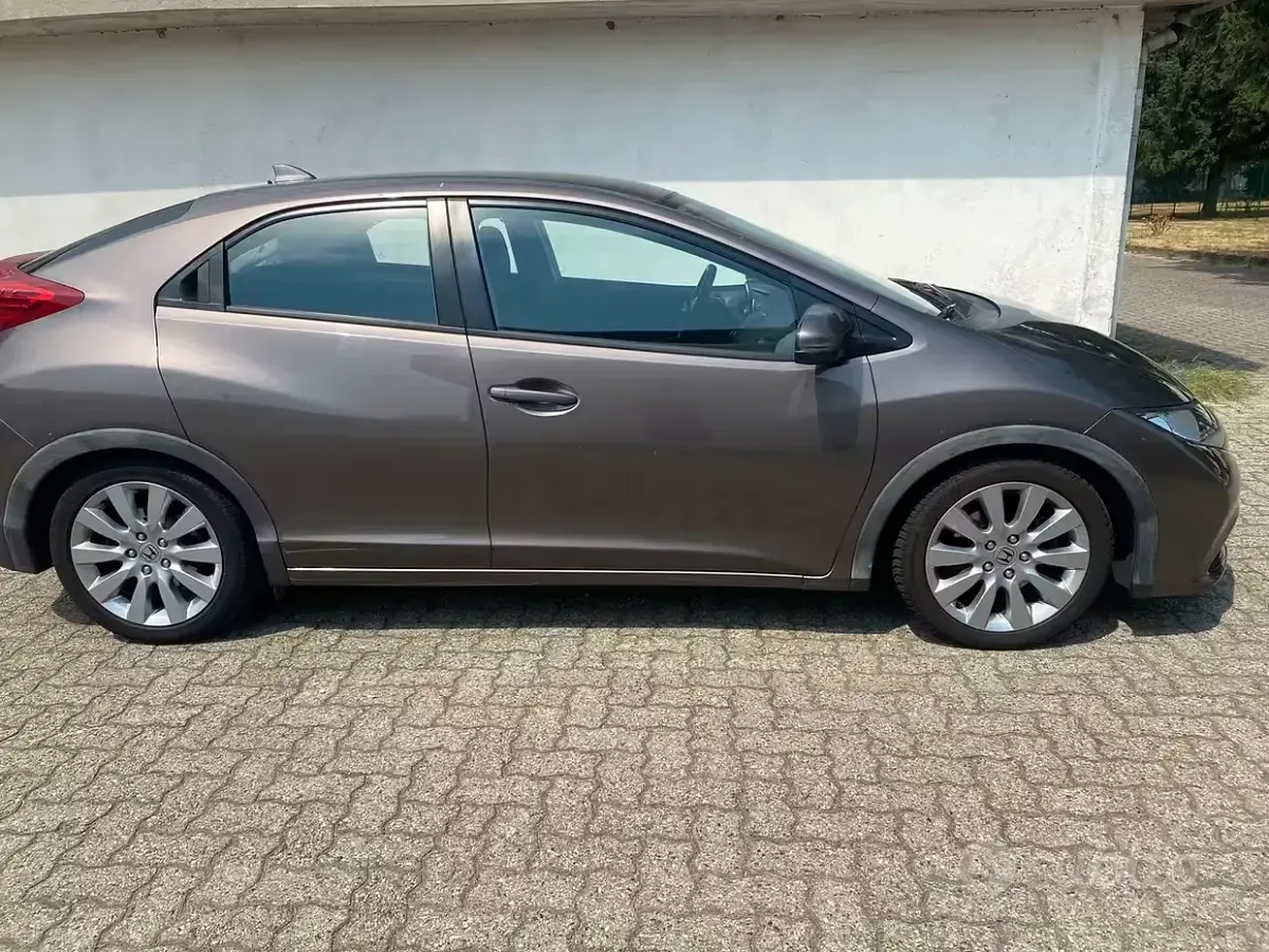 Usata Honda Civic 99 CV (72 kW) 2012 Bluazzurro Berlina
