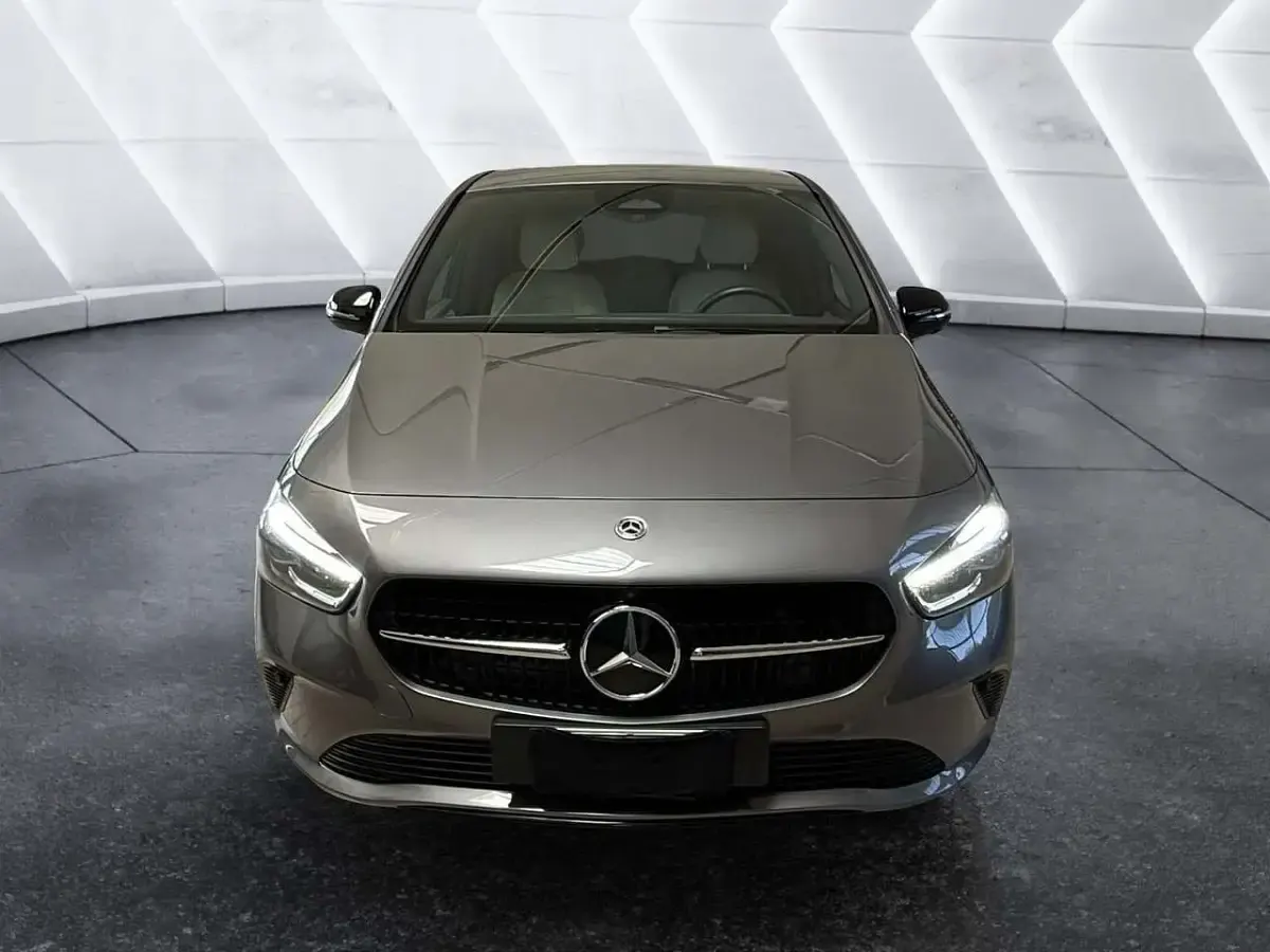 Usata Mercedes B180 Edition 116 CV (85 kW) 2025 Grigio Utilitaria