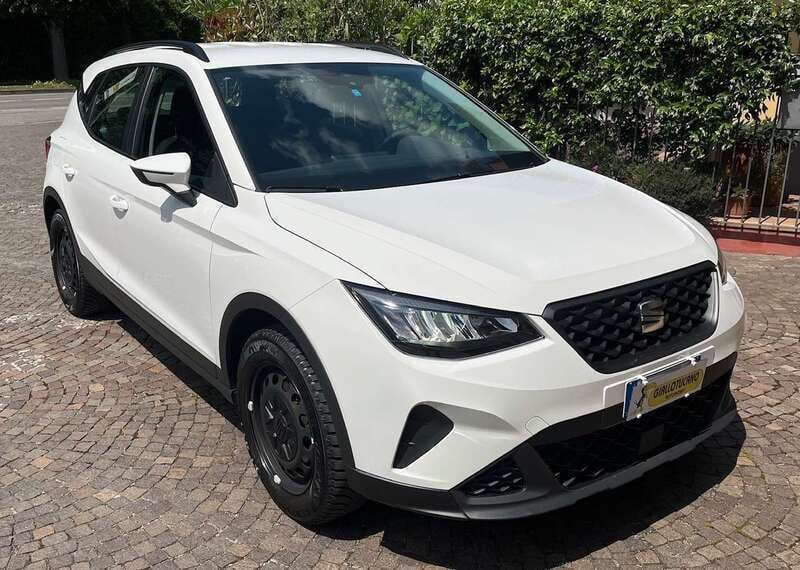 Bianco candy Usata 2024 Seat Arona Reference SUV | 13.700 € (Super prezzo) - Immagine 1/4