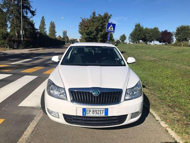 Bianco Usata 2013 Skoda Octavia Comfort Station wagon | 5000 € (Ottimo prezzo) - Immagine 1/4