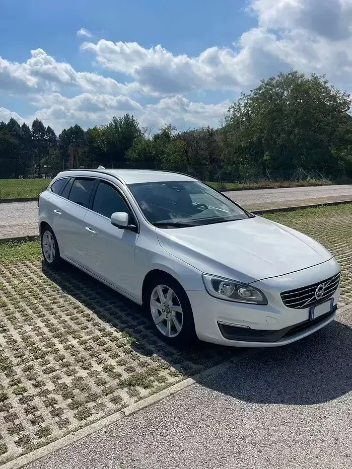 Usata Volvo V60 120 CV (88 kW) 2014 Bianco Station wagon