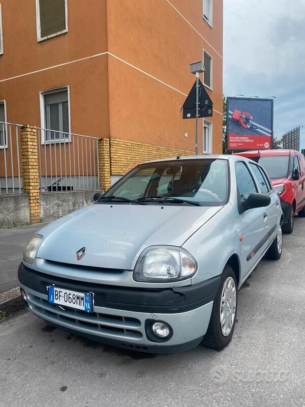 Usato 1999 Renault Clio II 1.2 Benzin 58 CV (1.200 €)