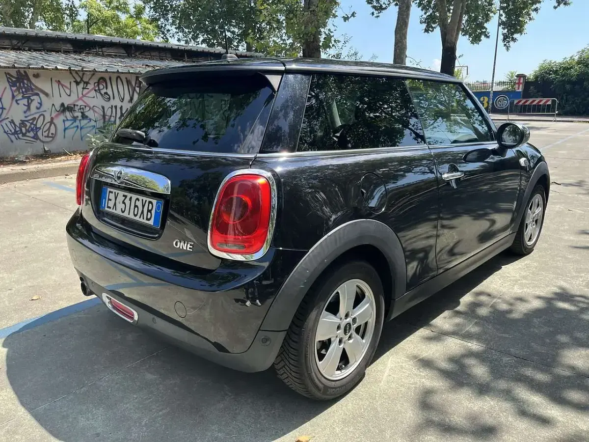 Usata Mini ONE 102 CV (75 kW) 2015 Nero Utilitaria