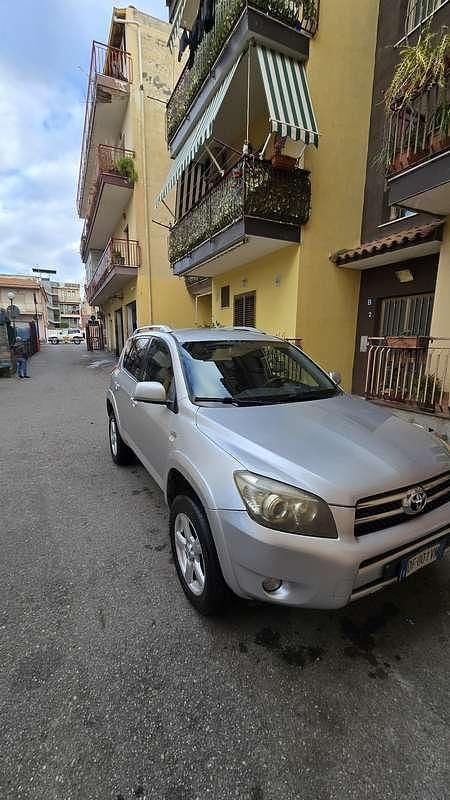Usata Toyota RAV4 Luxury 177 CV (130 kW) 2006 SUV