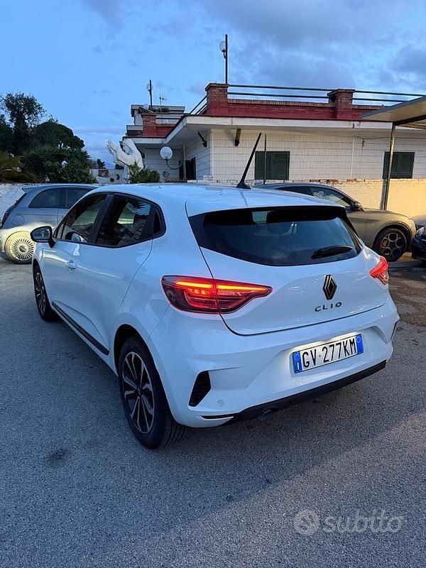 Nuova Renault Clio V Evolution 100 CV (73 kW) 2025 Bianco Berlina