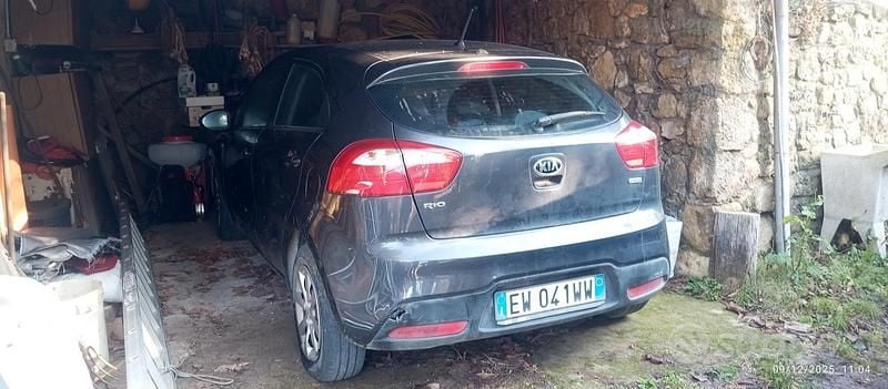 Grigio Usata 2014 Kia Rio Berlina | 2500 € (Super prezzo) - Immagine 1/4