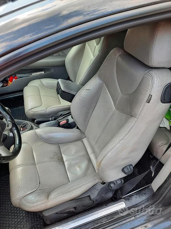 Begagnad Alfa Romeo GT 150 HK (110 kW) 2006 Svart Sportkupé