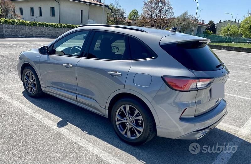 Usata Ford Kuga ST-Line 120 CV (88 kW) 2021 Grigio SUV