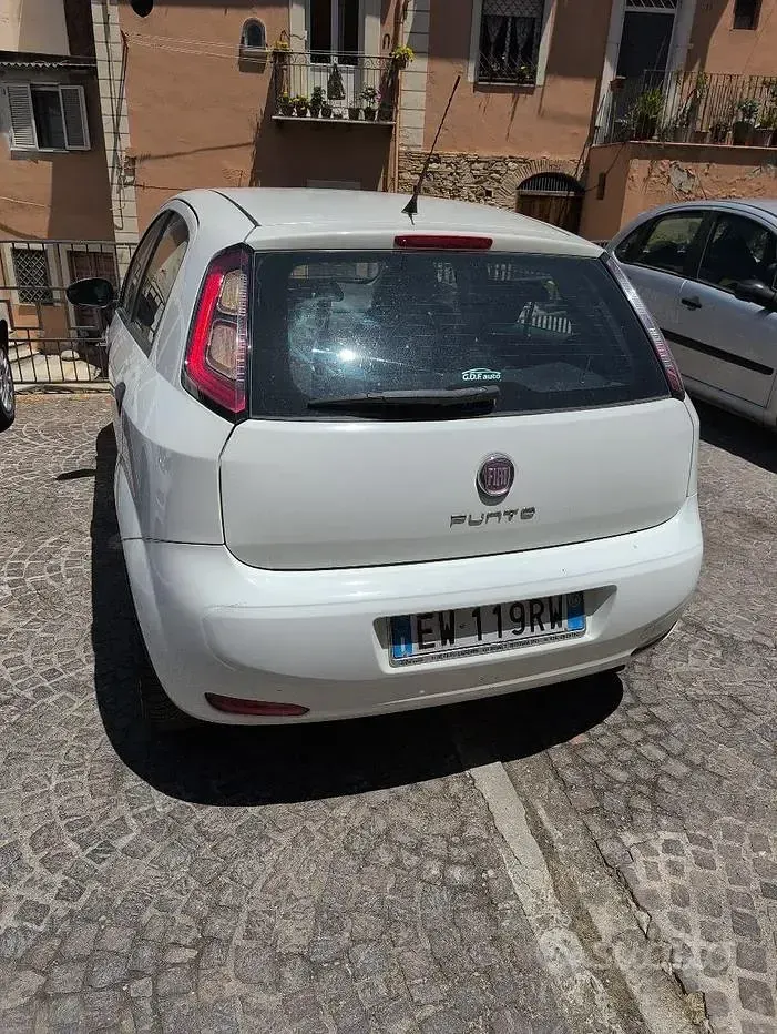 Usata Fiat Grande Punto 75 CV (55 kW) 2014 Bianco Utilitaria