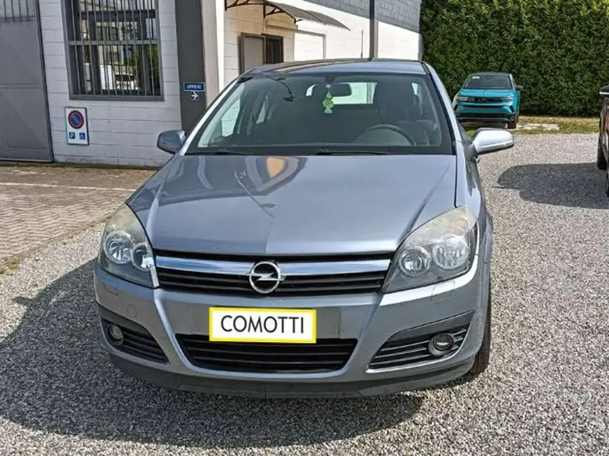 Usata Opel Astra Enjoy 105 CV (77 kW) 2006 Grigio Berlina