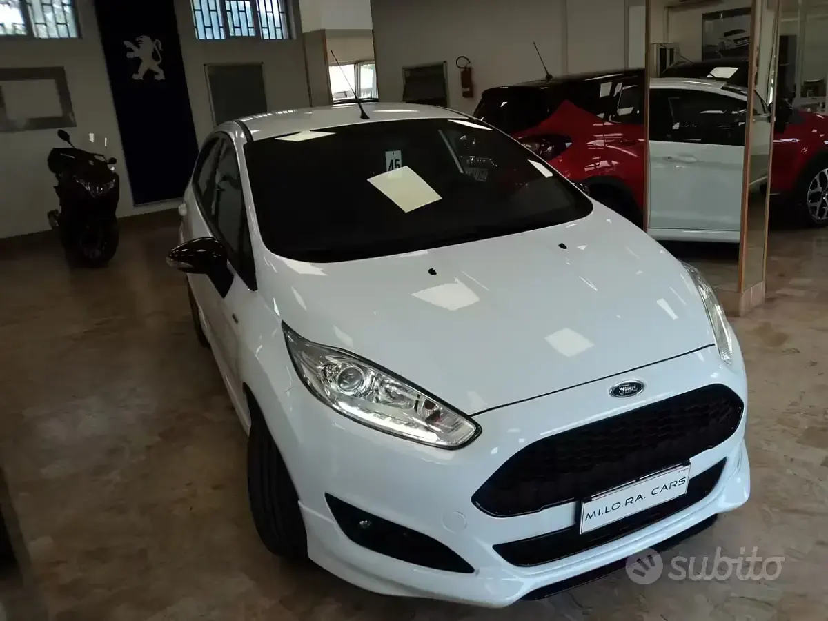 Usata Ford Fiesta ST-Line 75 CV (55 kW) 2017 Bianco Utilitaria