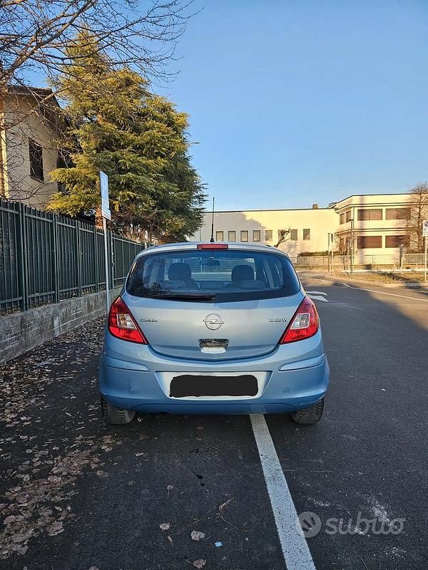 Usata Opel Corsa Cosmo 75 CV (55 kW) 2007 Grigio Berlina