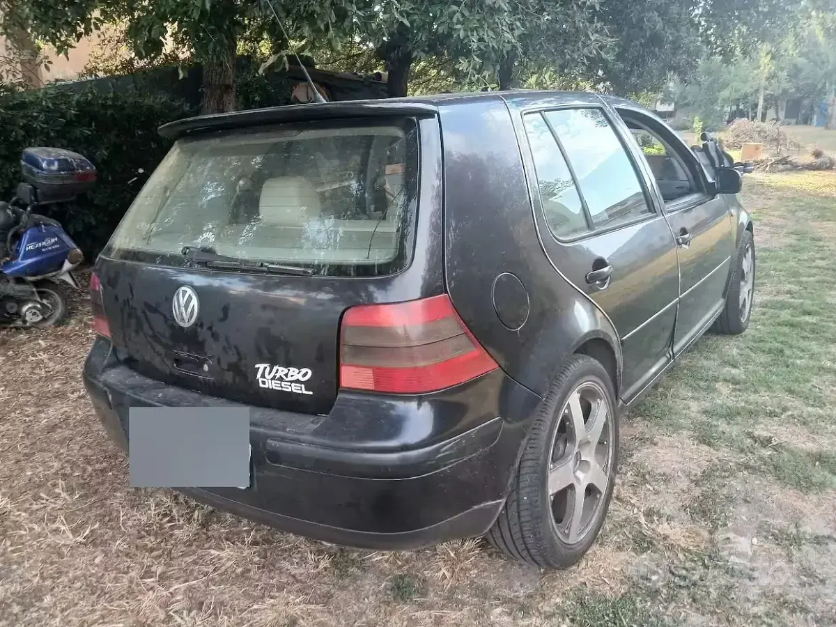 Usata VW Golf IV 101 CV (74 kW) 2002 Bluazzurro Berlina