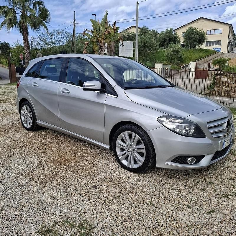 Usata Mercedes B180 2012 Grigio Monovolume