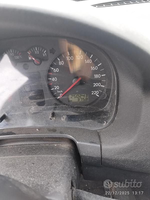 Usata VW Golf IV 110 CV (80 kW) 2001 Berlina