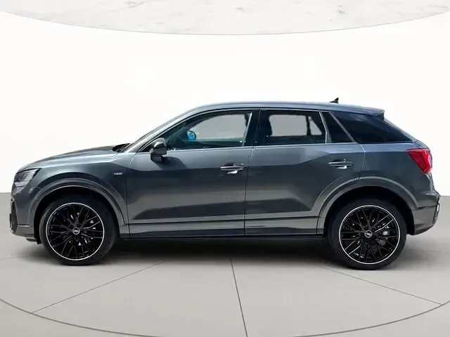 Usata Audi Q2 Ambiente 150 CV (110 kW) 2023 Grigio daytona perlato SUV