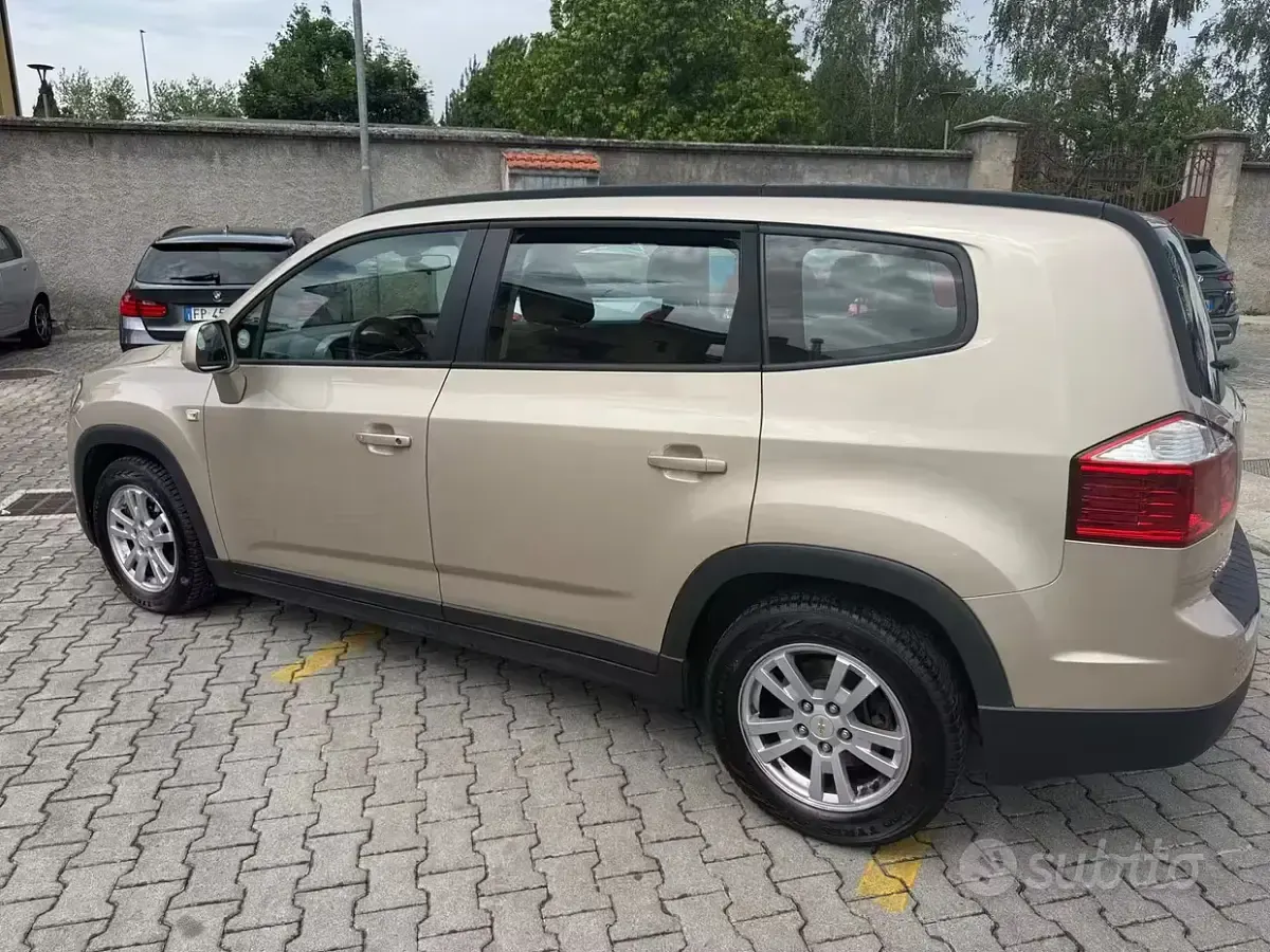 Usata Chevrolet Orlando 131 CV (96 kW) 2013 Marrone Monovolume