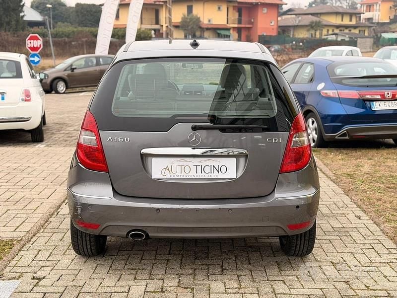 Usado Mercedes A160 Elegance 82 CV (60 kW) 2011 Gris Berlina